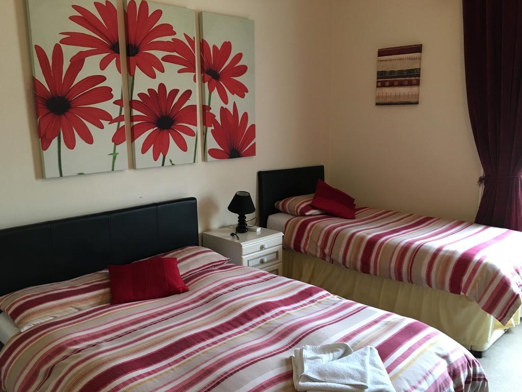 Bentons Guest House เชลเทนแฮม ภายนอก รูปภาพ