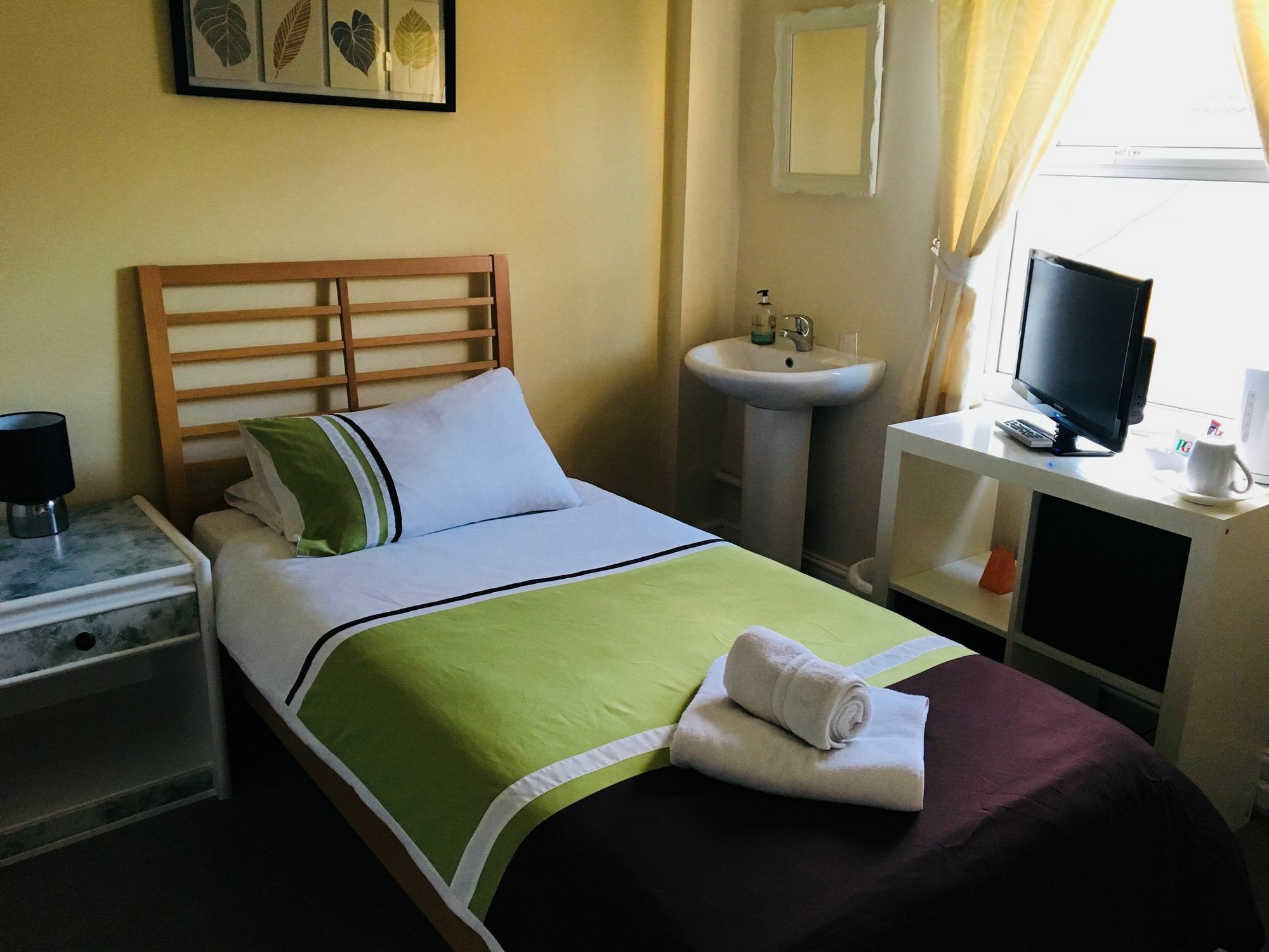 Bentons Guest House เชลเทนแฮม ภายนอก รูปภาพ
