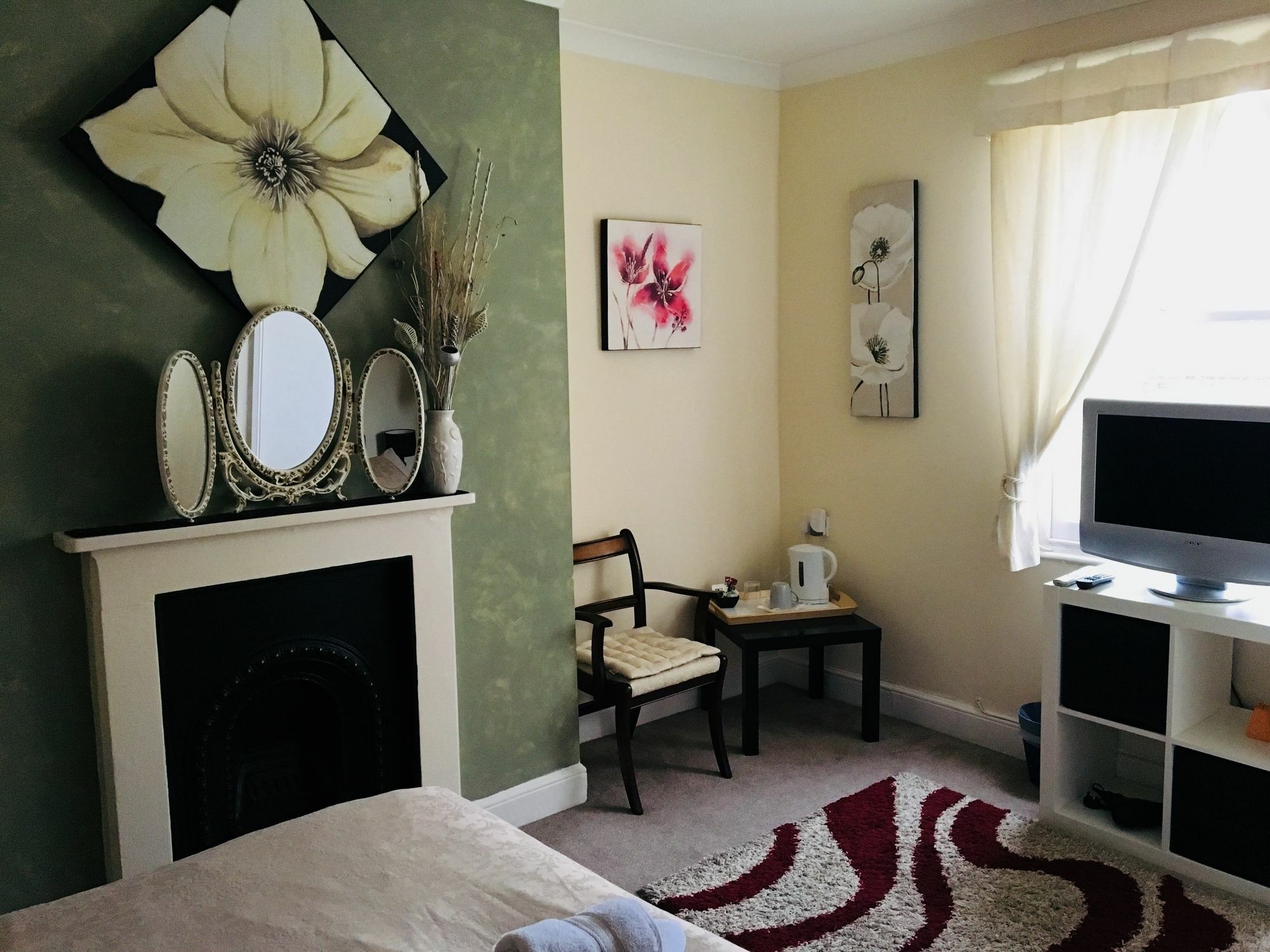 Bentons Guest House เชลเทนแฮม ภายนอก รูปภาพ